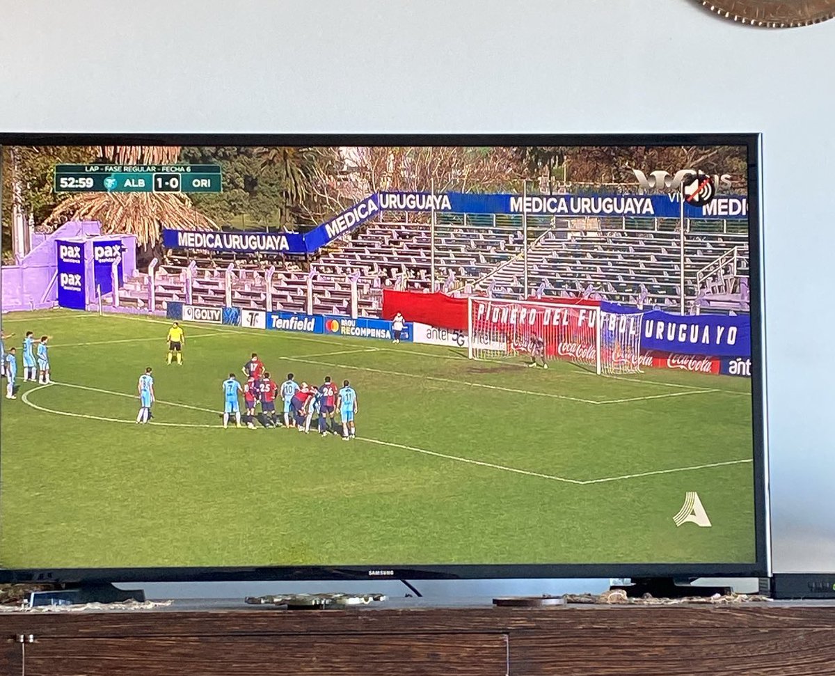 Un estudio reveló que la pisada del hombre jugando al fútbol no deteriora el campo de juego, pero la de la mujer si.
DIJO NUNCA NADIE <a href="/AUFfemenino/">AUF Femenino</a>