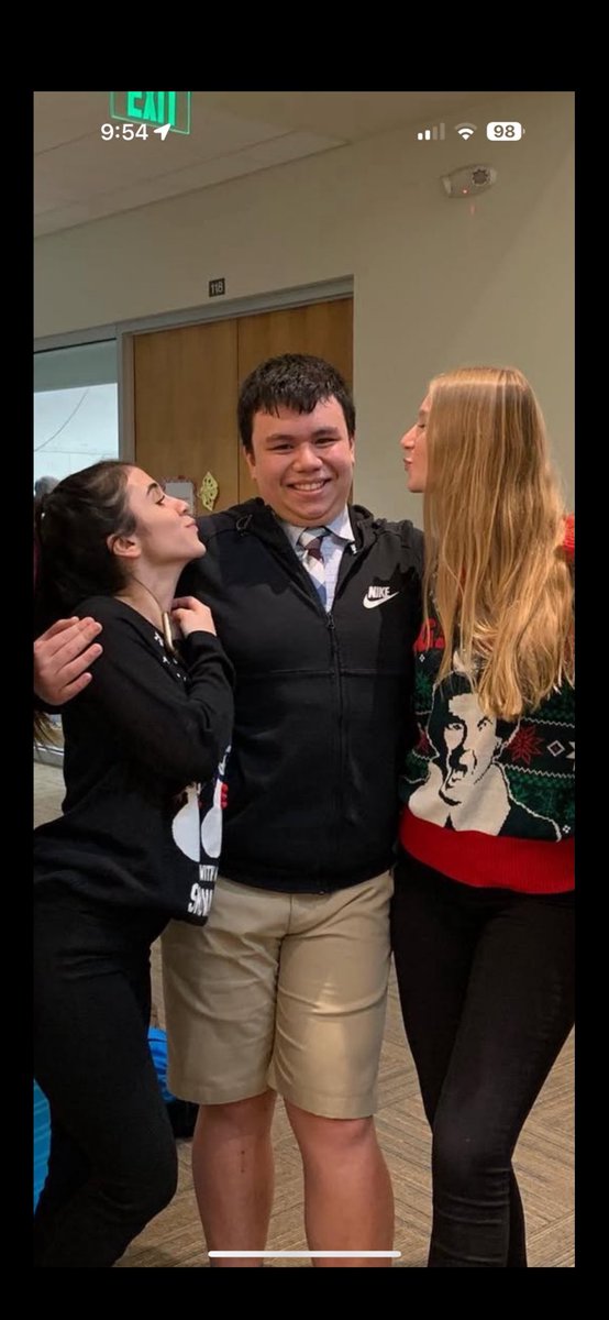 LongDongCarl's tweet photo. I fuckin hate this dude and now he’s got bitches #rape #him https://t.co/uNlIZfjDga