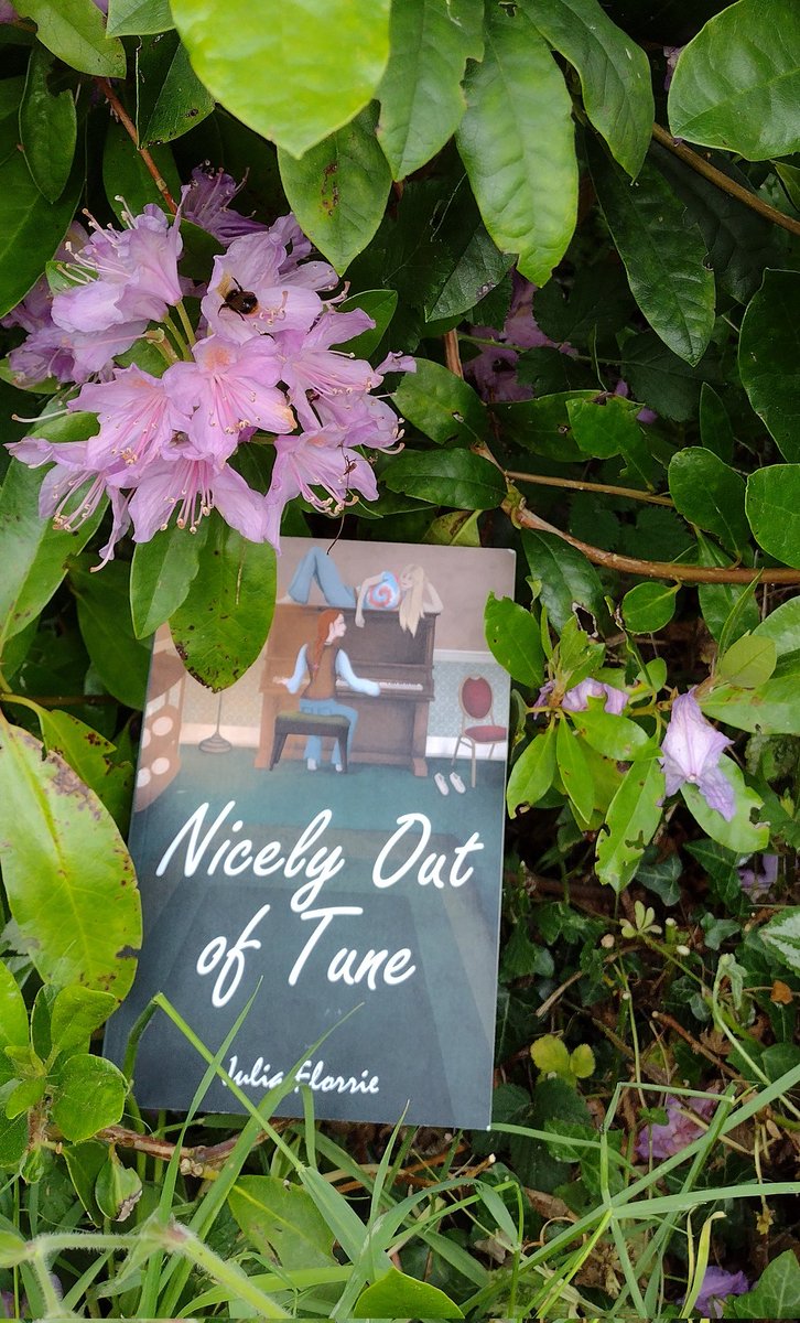 jul27600's tweet image. 'Where were they now, all those eager, innocent souls? Probably down in Ponty park, hiding in the rhododendron bushes taking their first forbidden sip of alcohol, their first throat-singeing drag on a fag.' From NICELY OUT OF TUNE #nicelyoutoftune #rockstarbooks #1970smusicians