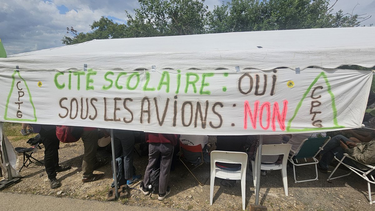 Kader Chibane (@kaderchibane93) on Twitter photo 👉Mobilisation du <a href="/CPTGonesse/">Collectif Pour le Triangle de Gonesse</a> pour la préservation des terres agricoles de Gonesse. Le projet de gare inutile et d'une cité scolaire sous les avions vont à contre sens de l'histoire.
Des projets anti-écologiques. 👉Mobilisation du <a href="/CPTGonesse/">Collectif Pour le Triangle de Gonesse</a> pour la préservation des terres agricoles de Gonesse. Le projet de gare inutile et d'une cité scolaire sous les avions vont à contre sens de l'histoire.
Des projets anti-écologiques.