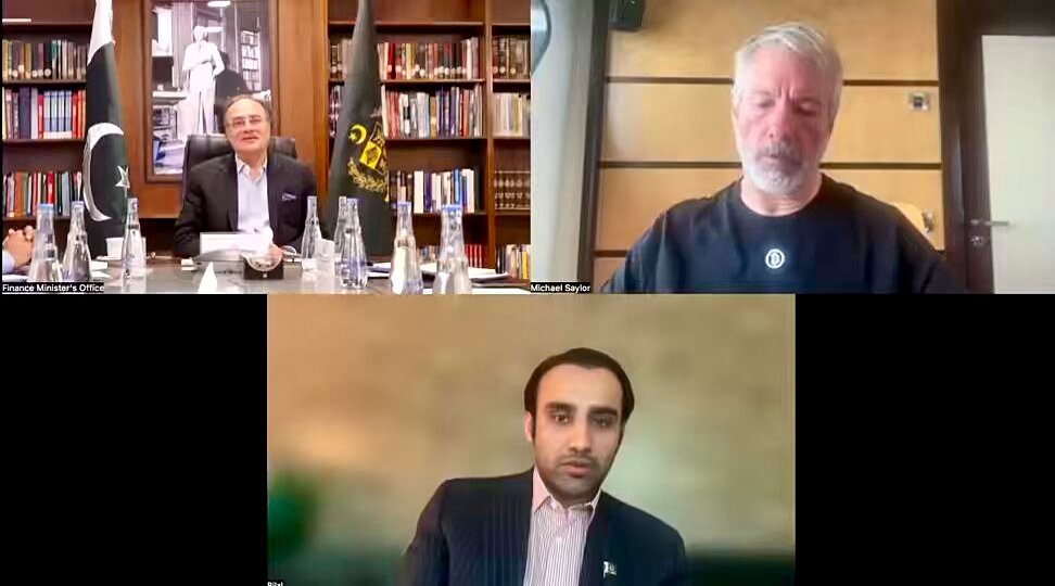 UmairNauman_'s tweet photo. Something big is cooking for Pakistan 🇵🇰

Pakistan’s Finance Minister Aurangzeb and Bilal Bin Saqib are discussing #Bitcoin with @saylor https://t.co/7zIdW41spM