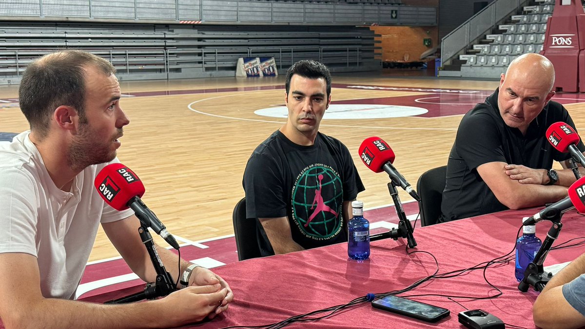 Esports RAC1 (@esportsrac1) on Twitter photo #Superesports | 🏀 Aquest curs tres entrenadors de la demarcació de Lleida han estat protagonistes a l'elit del bàsquet
🗣️ Són <a href="/GerardEncuentra/">Gerard Encuentra</a>, Jaume Ponsarnau i <a href="/BernatCanut/">Bernat Canut</a>
📻 Els hem reunit al Barris Nord. Escolta'n la conversa!
EN DIRECTE ▶️rac1.cat/directe #Superesports | 🏀 Aquest curs tres entrenadors de la demarcació de Lleida han estat protagonistes a l'elit del bàsquet
🗣️ Són <a href="/GerardEncuentra/">Gerard Encuentra</a>, Jaume Ponsarnau i <a href="/BernatCanut/">Bernat Canut</a>
📻 Els hem reunit al Barris Nord. Escolta'n la conversa!
EN DIRECTE ▶️rac1.cat/directe
