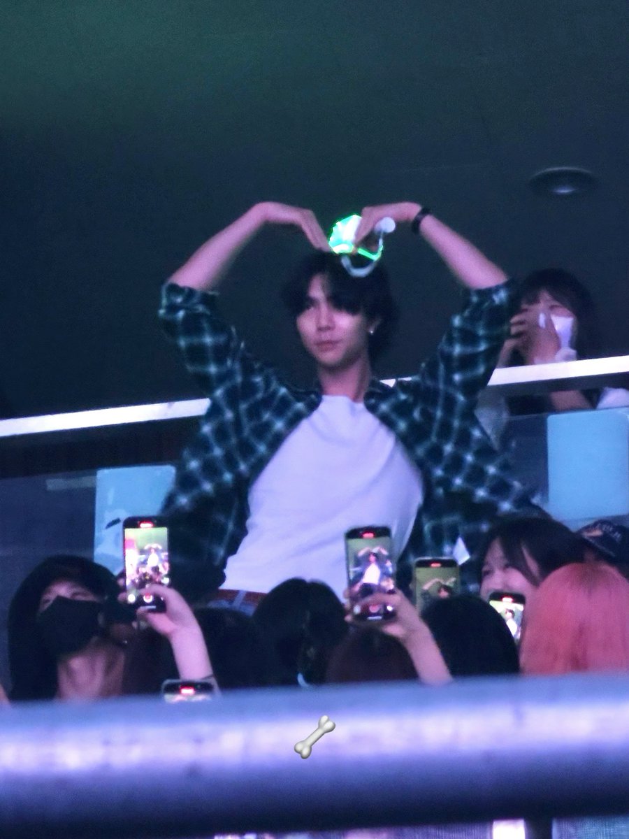 Boneee29's tweet image. 250615

💚🫶

#JOHNNY 
#쟈니