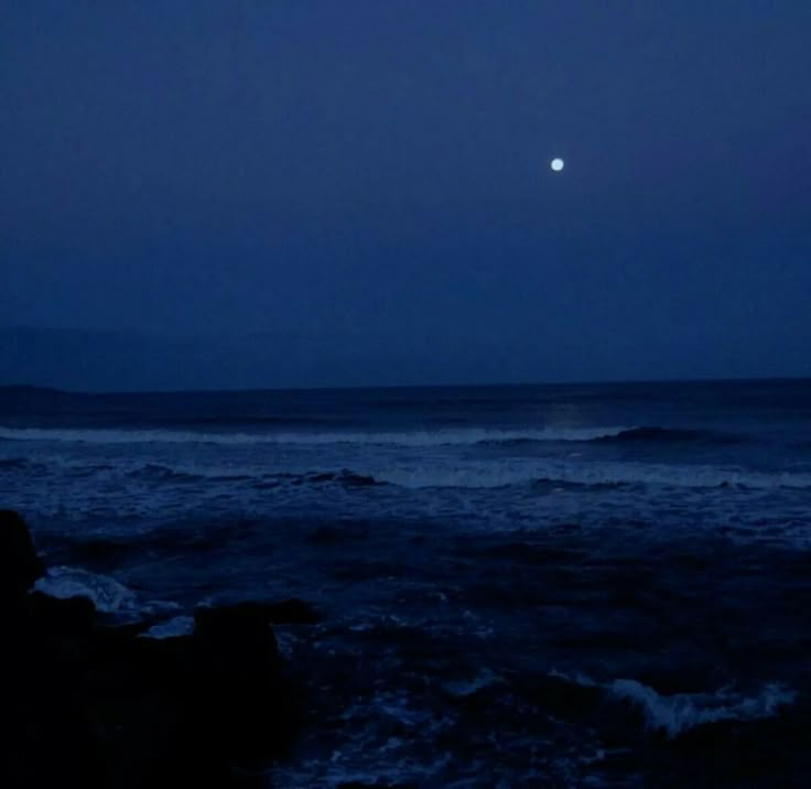 littleskyofme's tweet photo. 𝘌𝘷𝘦𝘯 𝘯𝘢𝘷𝘺 𝘣𝘭𝘶𝘦 𝘪𝘴𝘯'𝘵 𝘢𝘴 𝘥𝘦𝘦𝘱 𝘢𝘴 𝘺𝘰𝘶𝘳 𝘩𝘦𝘢𝘳𝘵

“พี่เก้า ผมรู้ว่าพี่ผูกใจเจ็บ ถ้าเกลียดใครแล้วก็เกลียดเลย แต่ผมอยากให้พี่ฟังเหตุผลของเขาก่อน"
"มึงฆ่ากูเถอะซิน"
จะให้เขากลับไปเชื่อใจหมอนี่อีกครั้ง ฆ่าเขาให้ตายยังดีเสียกว่า

𝘊𝘰𝘮𝘪𝘯𝘨 𝘴𝘰𝘰𝘯... https://t.co/Nux2WVZavA