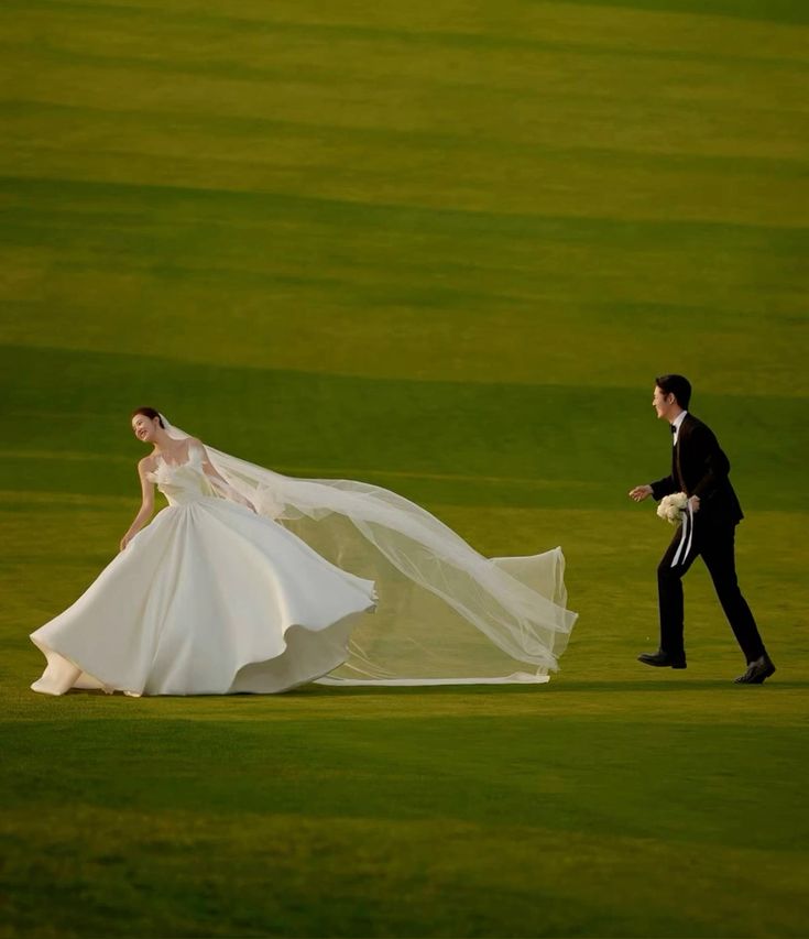 ELLENA ASHVALE. tweet media