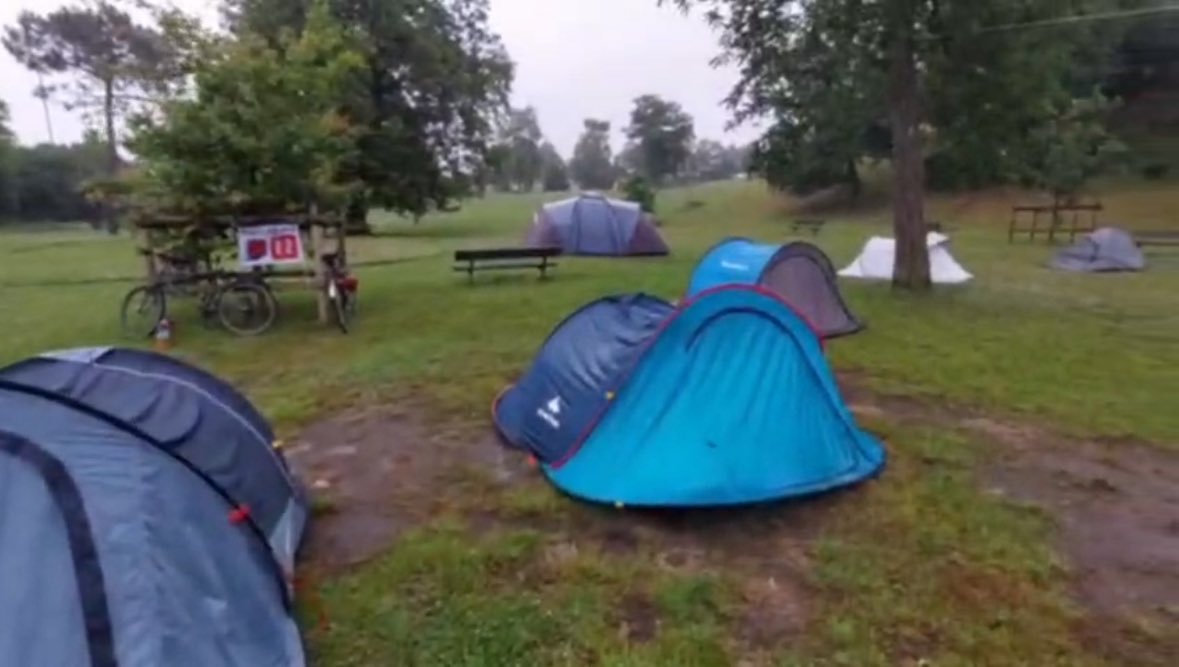 PodemosEuskadi_'s tweet image. Este fin de semana, las plataformas contra del Subfluvial de Lamiako han acampado en el parque de Artaza, que será sacrificado para hacer el túnel. Las protestas han finalizado con una kalejira por el barrio.

En Podemos, seguiremos trabajando en las instituciones para pararlo‼️