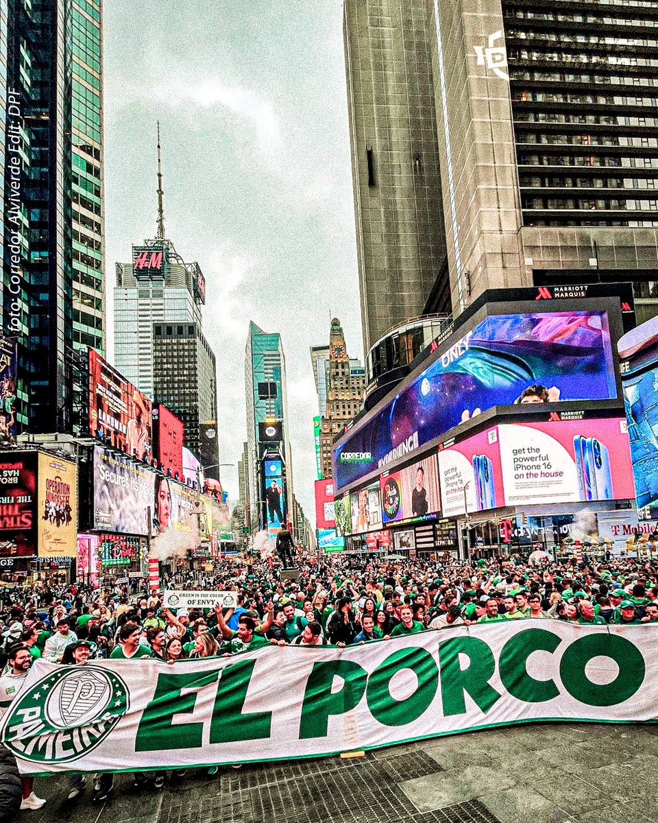 familia_verde14's tweet photo. Quase 12 anos entre essas duas fotos.

Lembre se bem, Palmeirense: Você viu o seu time se reconstruir saindo da Série B para disputar o maior torneio de clubes da história em 12 anos. https://t.co/ECsc5gklSX