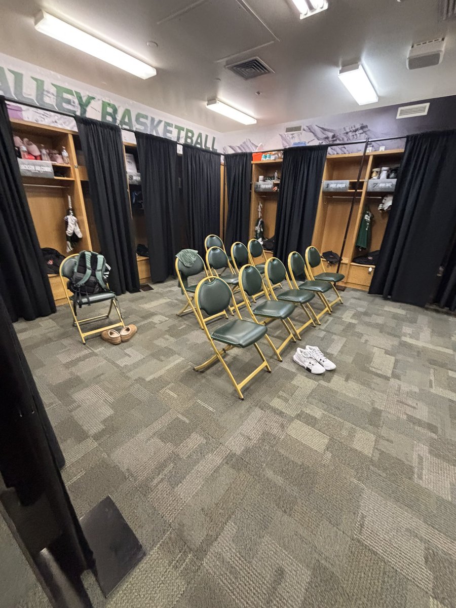 EastonGardner18's tweet image. Had Another Great Visit @UVUmbb! Thank You @ToddPhillips7 For The Hospitality And Showing Me The Culture! Looking Forward To Being Back Soon!⭐️ @KatyJordanHoops