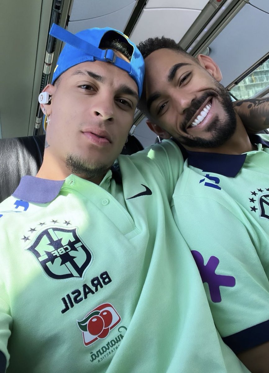 StretfordPaddck's tweet photo. 🇧🇷🗣️ Matheus Cunha on his favourite Brazilian to play for Manchester United:

“Of course my big friend, Antony.” ❤️

[MUTV] #MUFC https://t.co/z5kAtMgRcf