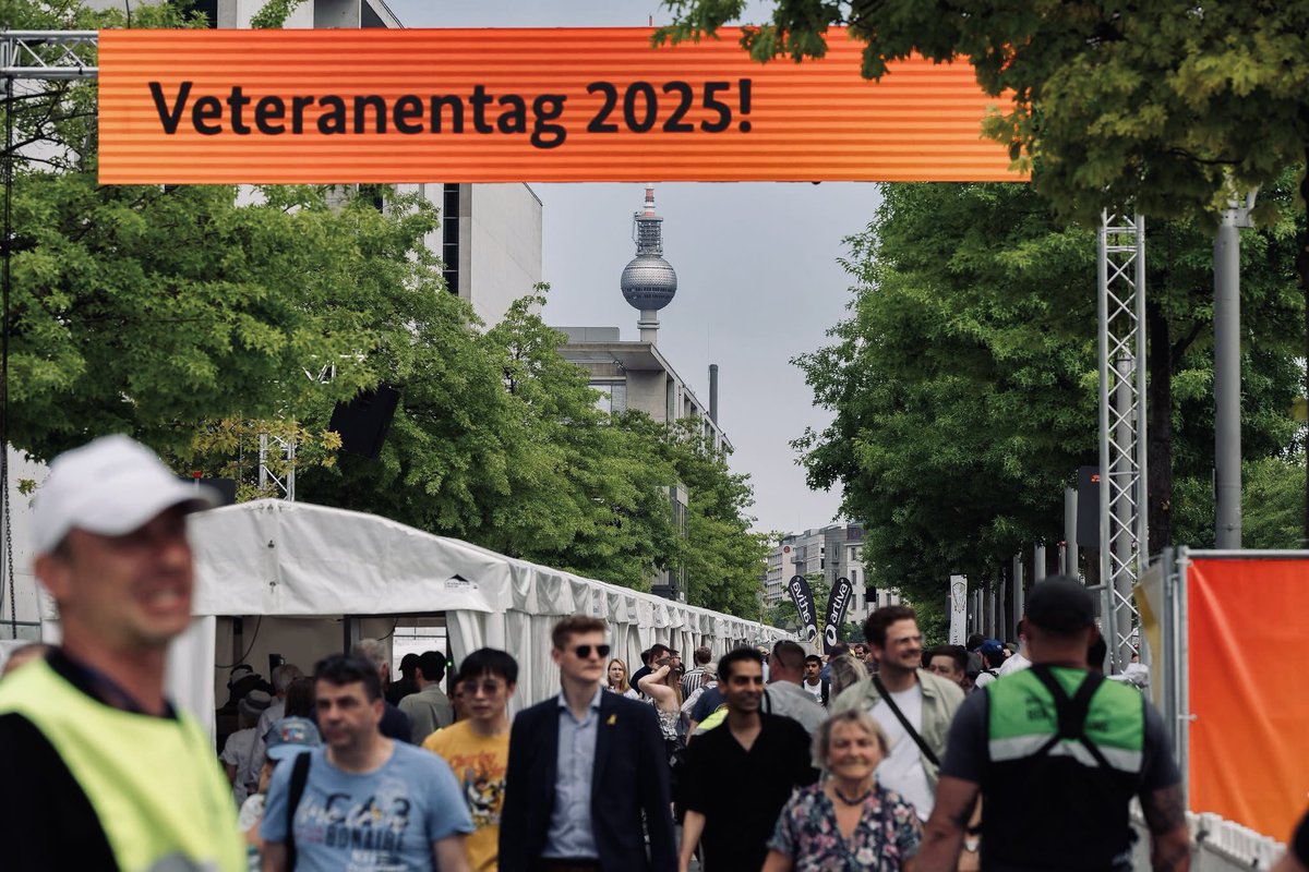 Heute nahm ich an der zentralen Veranstaltung des Deutschen Bundestages anlässlich des ersten nationalen #Veteranentages in Berlin teil. Eine schöne Veranstaltung mit guten Gesprächen und Begegnungen.🎗️🇩🇪