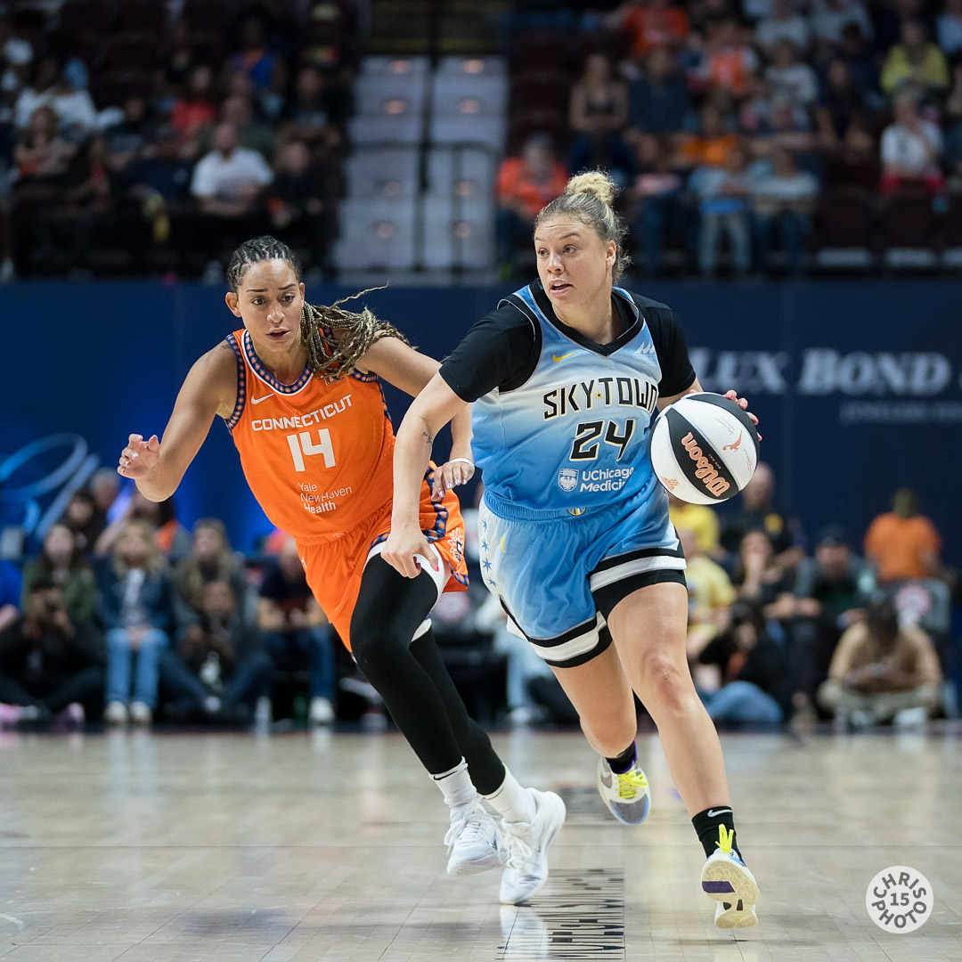 chrisphoto15's tweet image. The @chicagosky lead 38-36 at the half over the @ConnecticutSun. Tune in for the 2nd half on @CBSSports