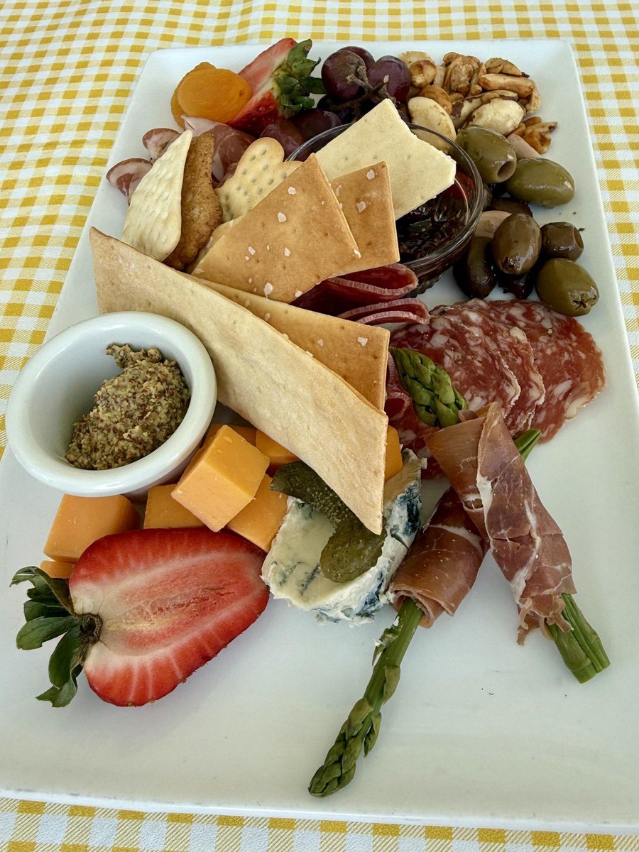 The Perry Hotel revived its Perry Porch Lunch service this summer, and it is a beautiful spot to enjoy a meal. They will have service daily from 11:30 AM - 2 PM.