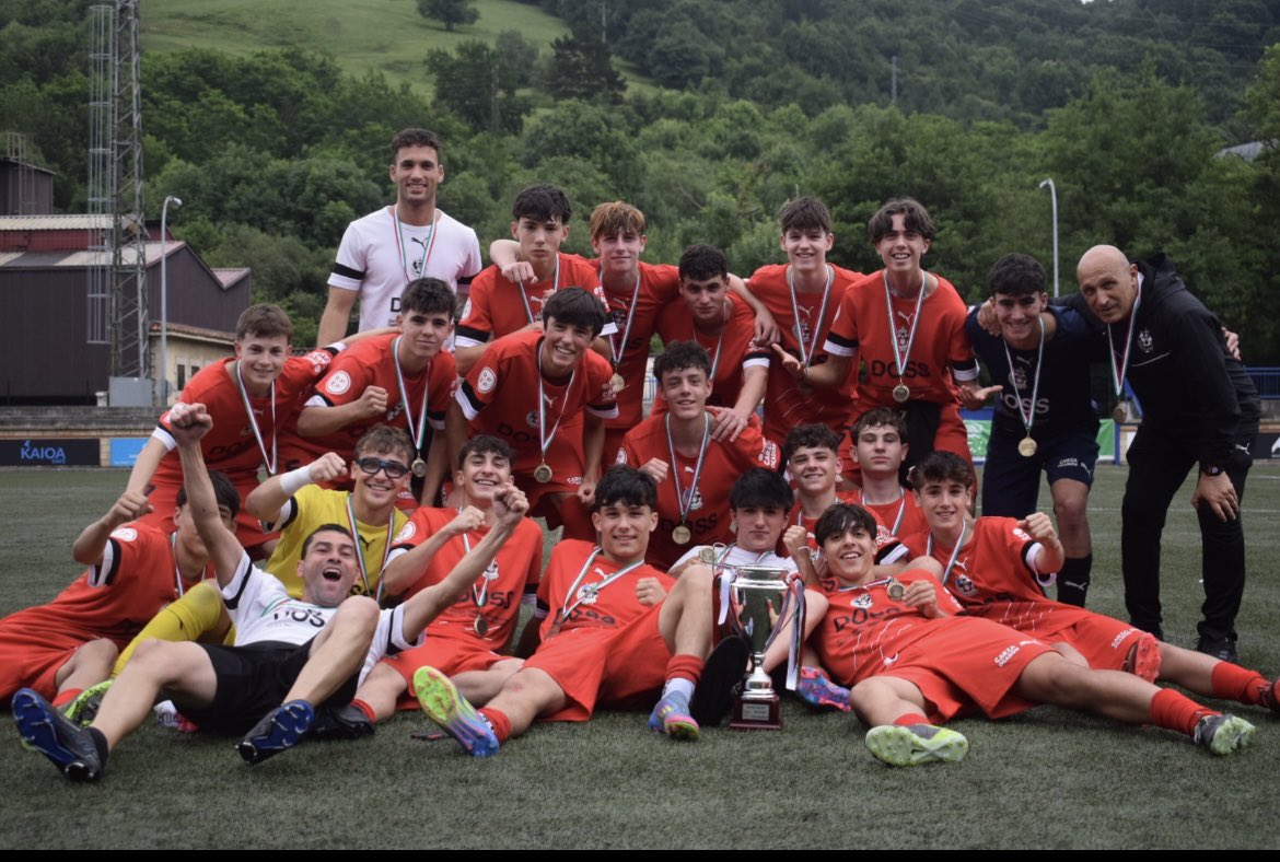 Antiguoko KE (@antiguoko) on Twitter photo ๐คฉ๐ ยกEUSKAL KOPAKO TXAPELDUNAK GARA!
El equipo ha conseguido por segundo aรฑo consecutivo la victoria en la Copa Vasca Cadete tras vencer en la final al <a href="/Alaves/">Deportivo Alavรฉs</a> (1-2) y en la semifinal al <a href="/AthleticClub/">Athletic Club</a>.
๐ Zorionak, txapeldunak! ๐คฉ๐ ยกEUSKAL KOPAKO TXAPELDUNAK GARA!
El equipo ha conseguido por segundo aรฑo consecutivo la victoria en la Copa Vasca Cadete tras vencer en la final al <a href="/Alaves/">Deportivo Alavรฉs</a> (1-2) y en la semifinal al <a href="/AthleticClub/">Athletic Club</a>.
๐ Zorionak, txapeldunak!