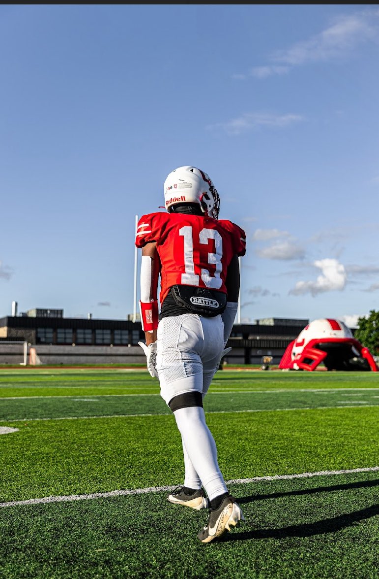 Coaches here’s my # ❗️313-569-0532 can’t wait to build relationships
- 26’ 
- 5’9 173lbs 
- WR/C/FS