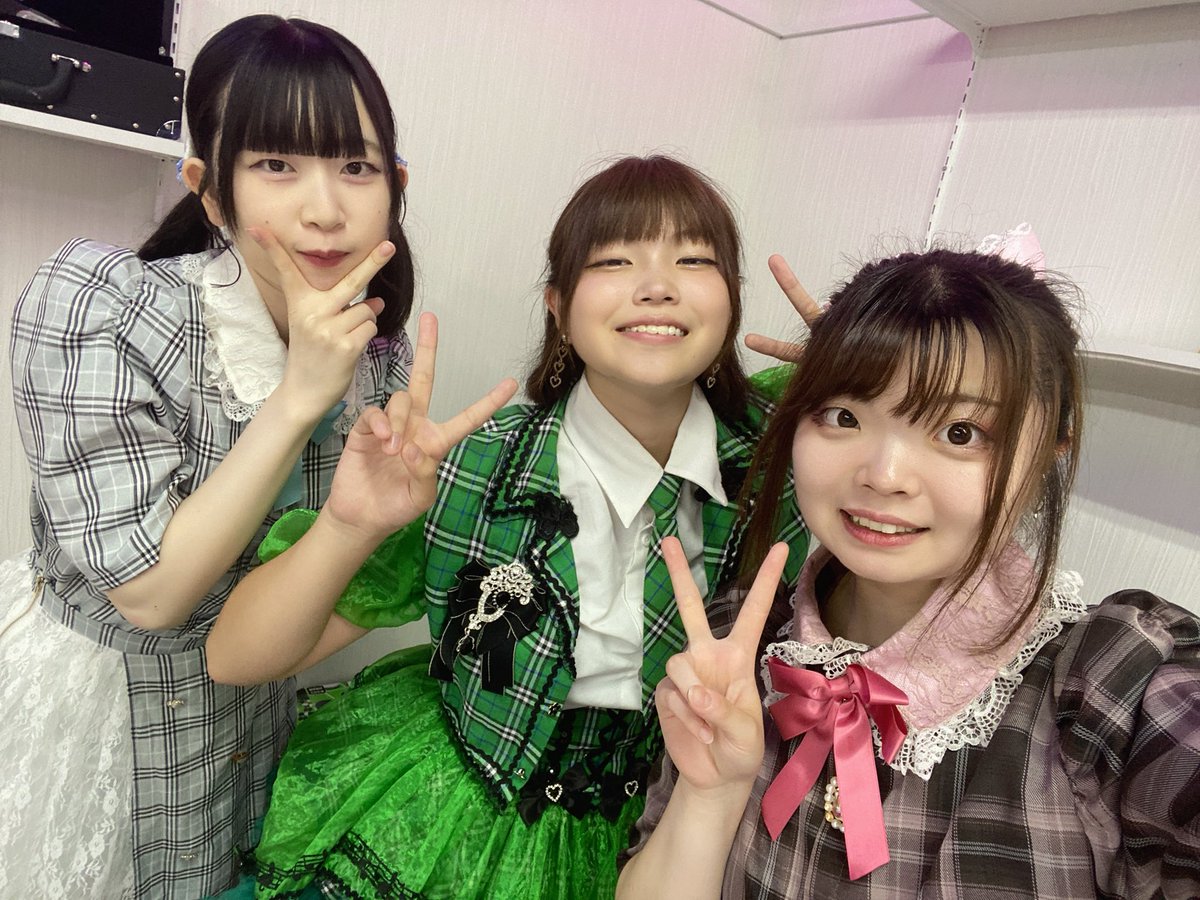 現場にて!!!
リボンセシボンのおふたりとお写真🎀
けっこー久しぶりでいっぱいお話したよー！みんぐはもゆちゃんいわく笑顔がゴールデンレトリバーらしいです笑