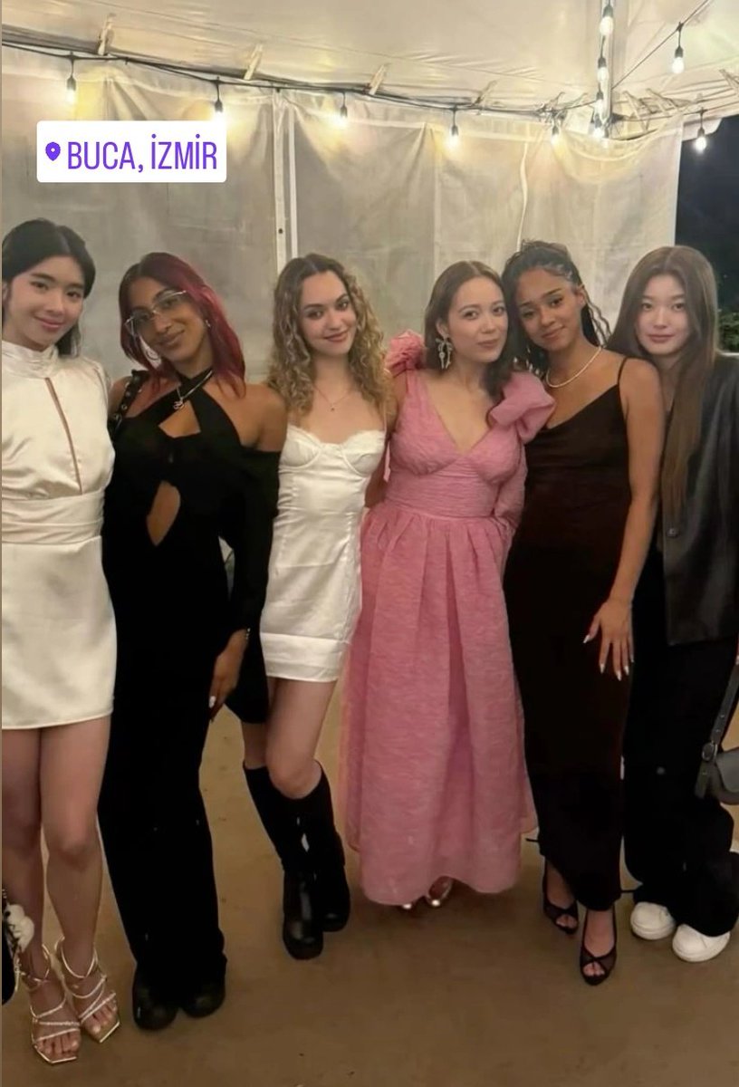 pinklamboyaa's tweet photo. nişan keyfisii😘 kuzenlerimizi bu mutlu gunlerinde yanliz bırakmak bize yakışmazdı😉 #nisan #kuzenininbirtanesi #wlw #kiskananlarcatlasin https://t.co/JLerCvmwNG