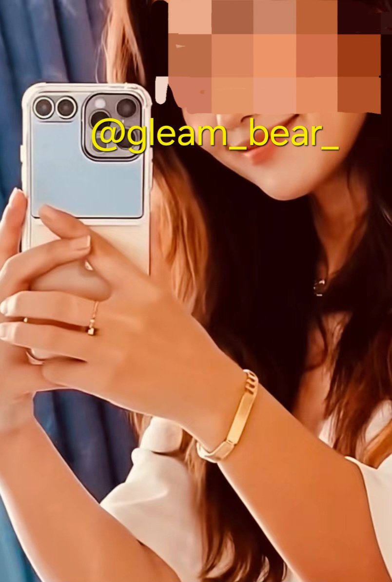 우린 서로 많이 사랑해요.

곰돌인 반짝이를 사랑할때 흥분하지만,
반짝이가 사랑받는 모습, 그리고 본능에 충실하는 모습을 보는것도 흥분이 되요

그래서 가끔 반짝이를 보듬고 아껴주는 동시에, 이성이 무너질 만큼 짜릿함을  줄 수 있는 남자가 필요해요 

매력적인 솔남분과의 인연을 기대합니다