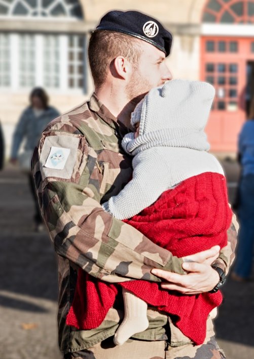 🎖 Être père et soldat, c’est un double engagement.
Celui d’un homme qui veille sur les siens.

Qui incarne l’exemple, le courage et la transmission.
Aujourd’hui, saluons tous ceux qui élèvent, soutiennent et protègent - ici comme ailleurs.

Bonne fête à tous les pères.