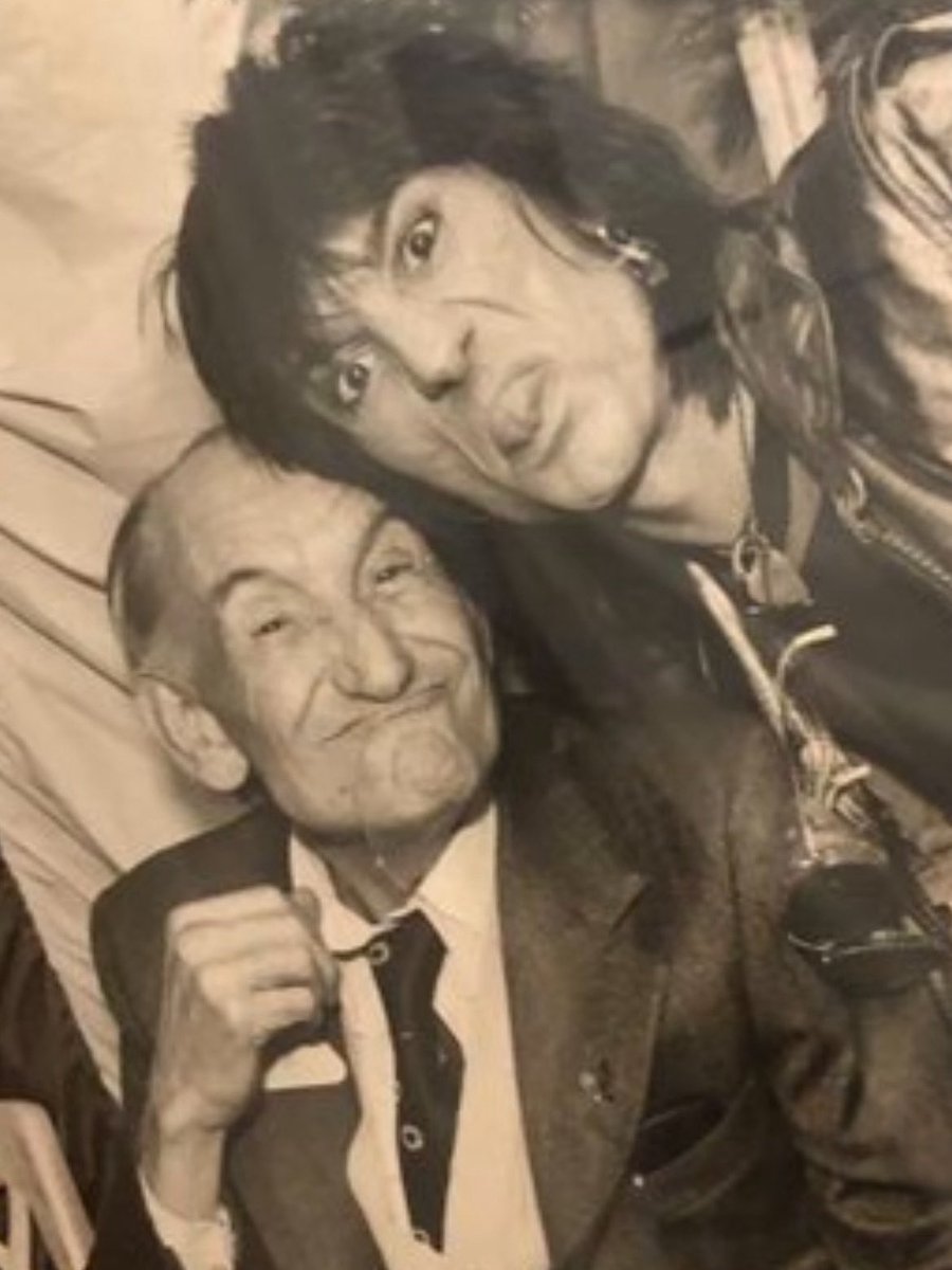 ronniewood's tweet image. Remembering my wonderful Dad Archie on this special day 🎶 Happy Father’s Day to all, and to my children too 🎸 🎨