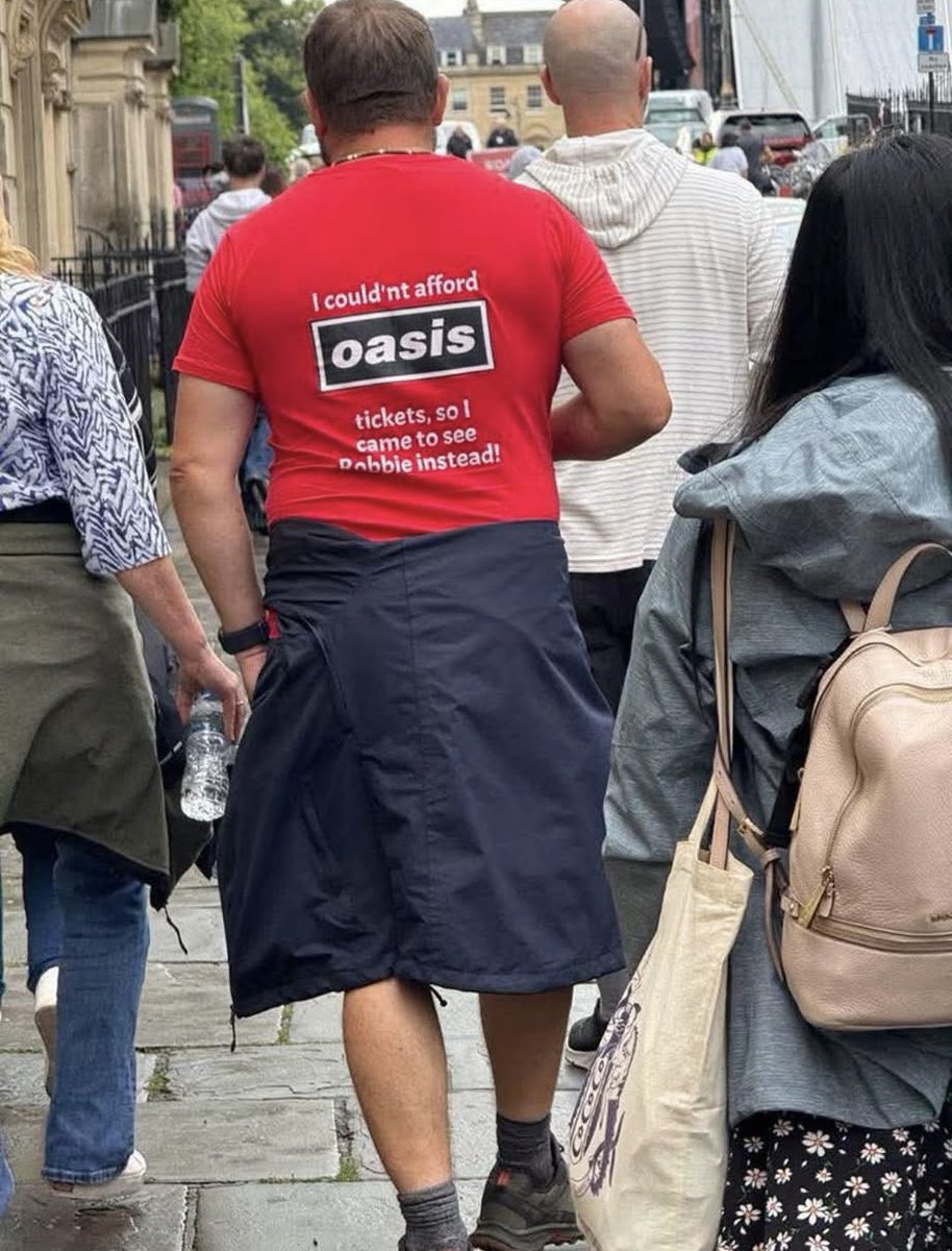 OasisMania's tweet photo. An Oasis fan at the Robbie Williams concert a few days ago 😂 https://t.co/8VYjNQhEDO