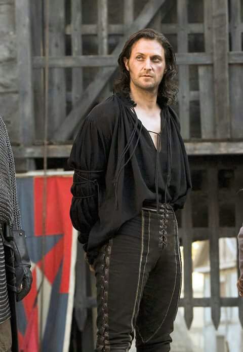 post the same actor in two roles that show their range...

<a href="/RCArmitage/">Richard Armitage</a> as John Thornton in North &amp; South and as Sir Guy of Gisborne in BBC's Robin Hood 🖤. Blows my mind how criminally underrated he is. Brilliant actor 👏!
#RichardArmitage 
#JohnThornton 
#GuyOfGisborne