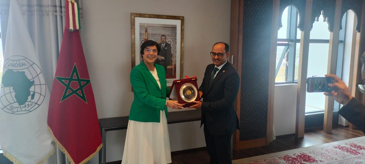 IsDB Group Regional Hub Rabat (@rh_rabat) on Twitter photo IsDB <a href="/RH_Rabat/">IsDB Group Regional Hub Rabat</a> a rencontré Mme. Zineb El Adaoui premier président de la #Courdescomptes du Royaume du Maroc🇲🇦. L’occasion pour saluer l’excellence de la coopération et explorer de nouvelles pistes de collaboration dans le développement des capacités et la coopération Sud-Sud. IsDB <a href="/RH_Rabat/">IsDB Group Regional Hub Rabat</a> a rencontré Mme. Zineb El Adaoui premier président de la #Courdescomptes du Royaume du Maroc🇲🇦. L’occasion pour saluer l’excellence de la coopération et explorer de nouvelles pistes de collaboration dans le développement des capacités et la coopération Sud-Sud.