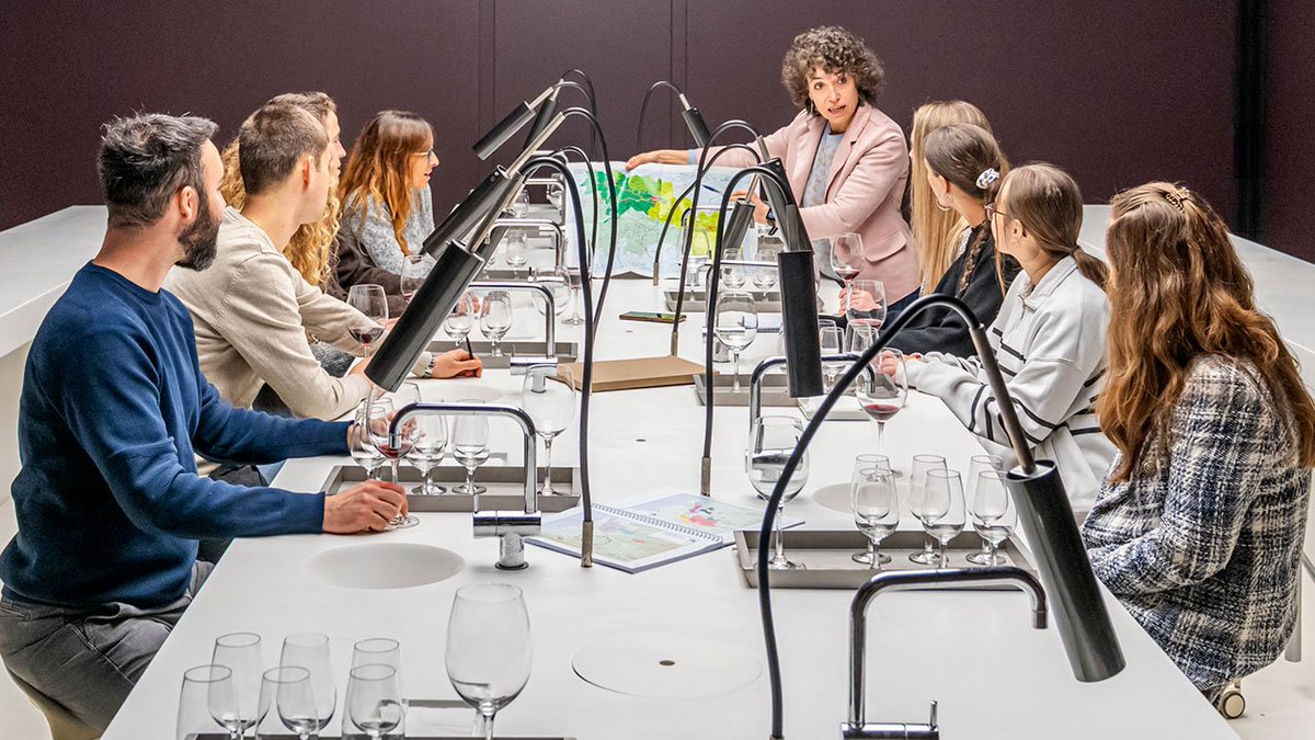 📢 | El Máster de Sumillería organiza el 16 de junio una jornada con los más destacados sumilleres españoles de 2025; Marta Cortizas, actual Campeona de España de Sumilleres 2025 y sumiller en <a href="/CanRocaCeller/">El Celler de Can Roca</a>, y por Diego González <a href="/diegoglezsomm/">Diego Gonzalez</a>, Mejor Sumiller de España 2025, de