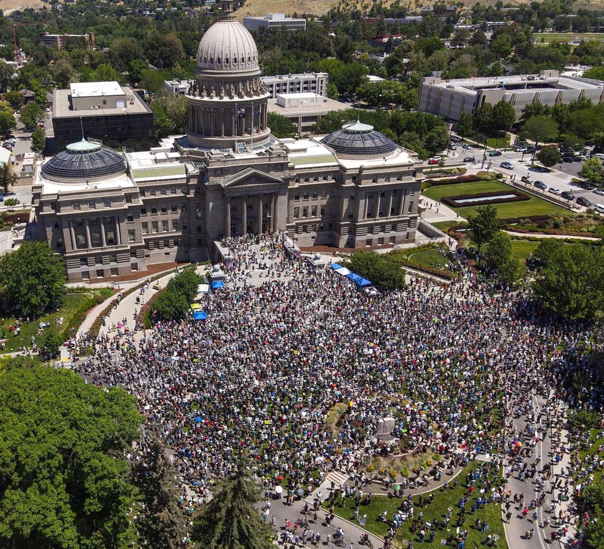 Photos: ‘No Kings’ Protests Across America - Yesterday, according to estimates by organizers, millions marched in protest against Trump's administration, including recent immigration-enforcement raids. Hundreds of “No Kings” marches were held across the US theatln.tc/5NYHVRe1