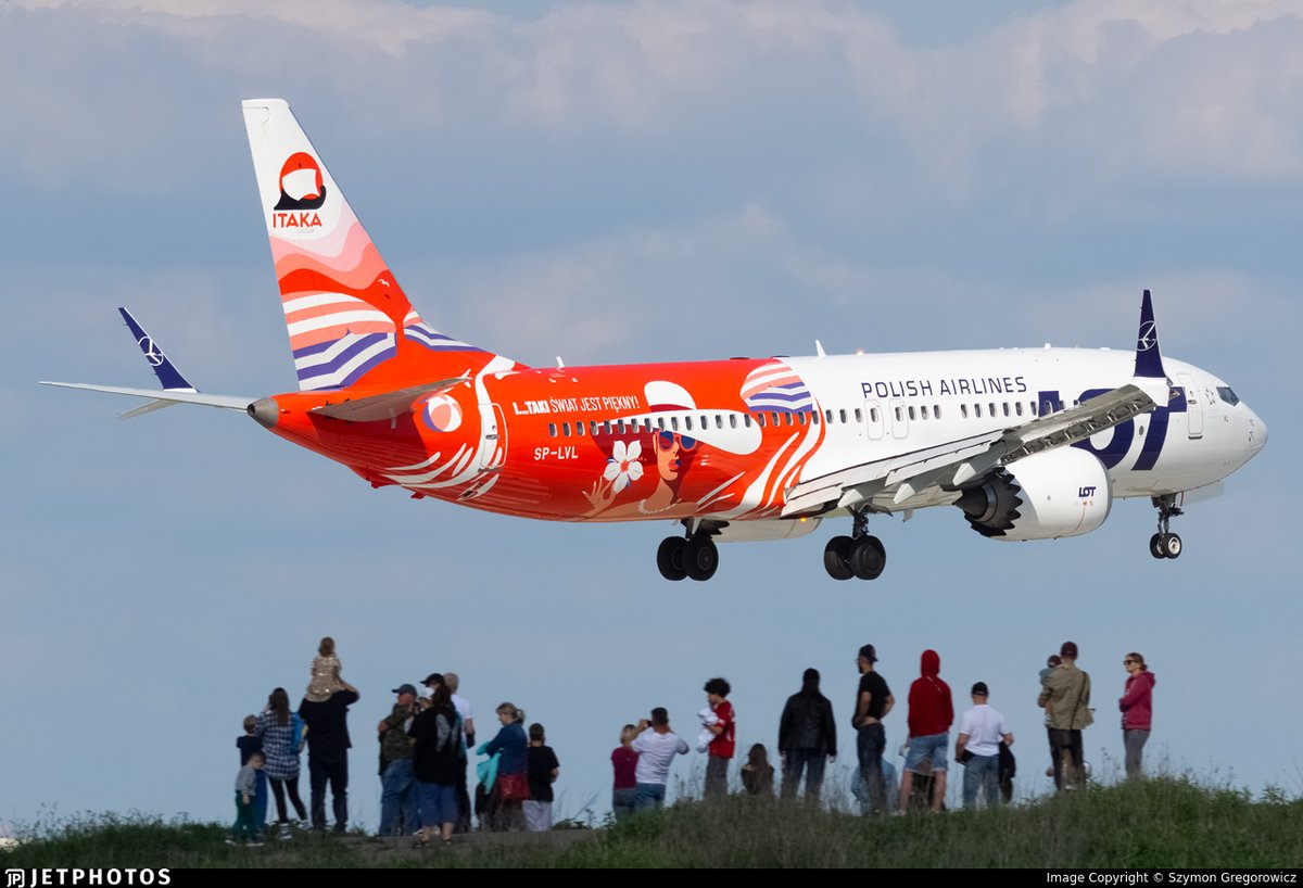 A LOT 737-8 MAX landing in Warsaw. jetphotos.com/photo/11734997 © Szymon Gregorowicz