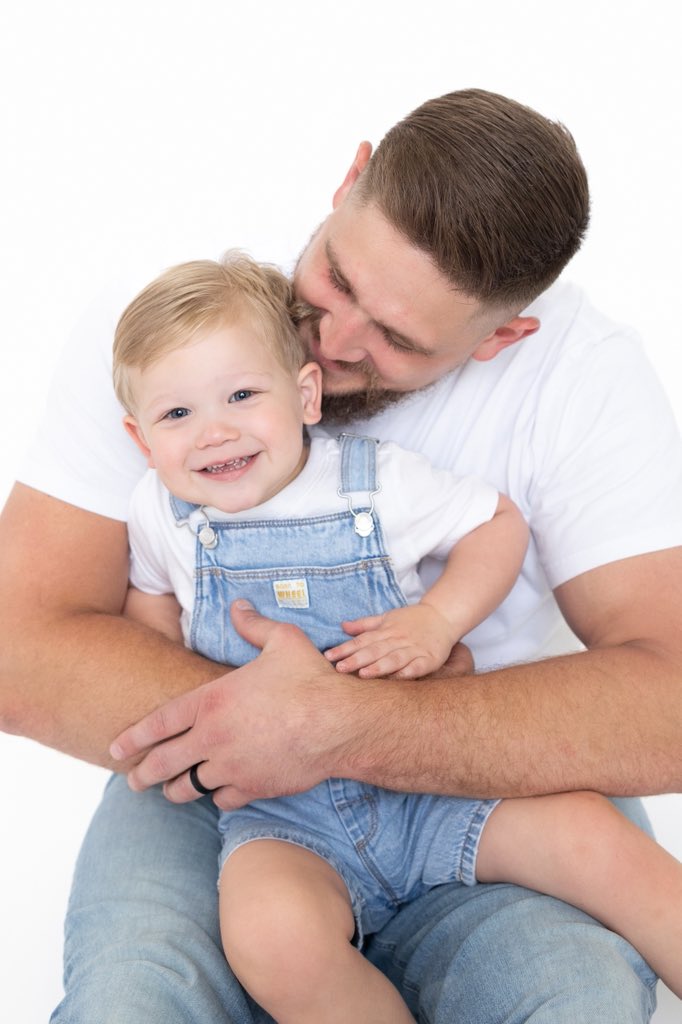 carlyteller's tweet image. Happy Father’s Day to Brooks and Gigi’s Dad! The best I could’ve ever dreamed of for our babies 🩵