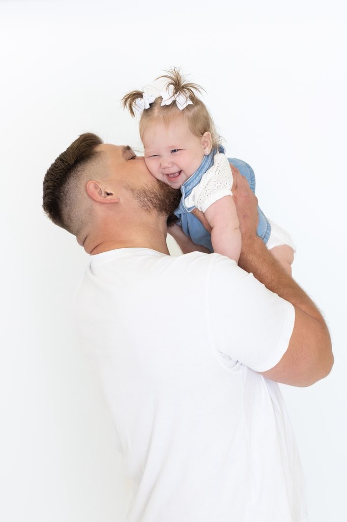 carlyteller's tweet image. Happy Father’s Day to Brooks and Gigi’s Dad! The best I could’ve ever dreamed of for our babies 🩵