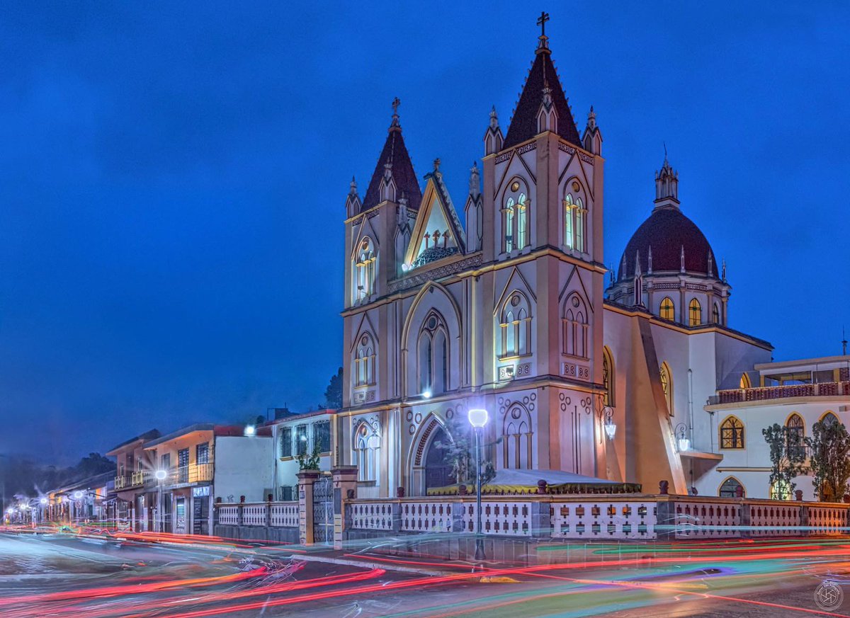 LHXanath's tweet image. Iglesia El Calvario, 5 de Mayo esquina Terán. Coatepec Veracruz México.