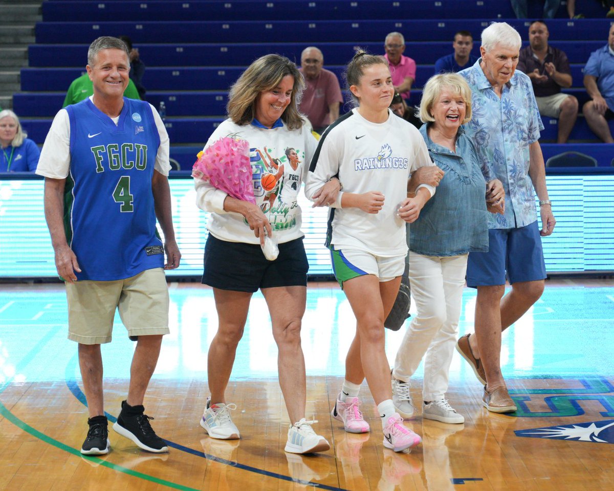 FGCU_WBB's tweet image. Celebrating the Dads today! Grateful is an understatement❤️

#Raining3s #WingsUp