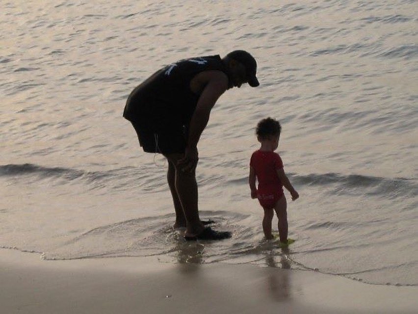 DonnieSimpson's tweet image. This is a photo of me with my oldest grandchild, Norah, 15 years ago in Jamaica. It’s one of my favorite photos. She’s 17 now and we have 5 other grandchildren. I’ll get to see them all today and so grateful for.
To all the men who are blessed to be called Dad, #HappyFathersDay