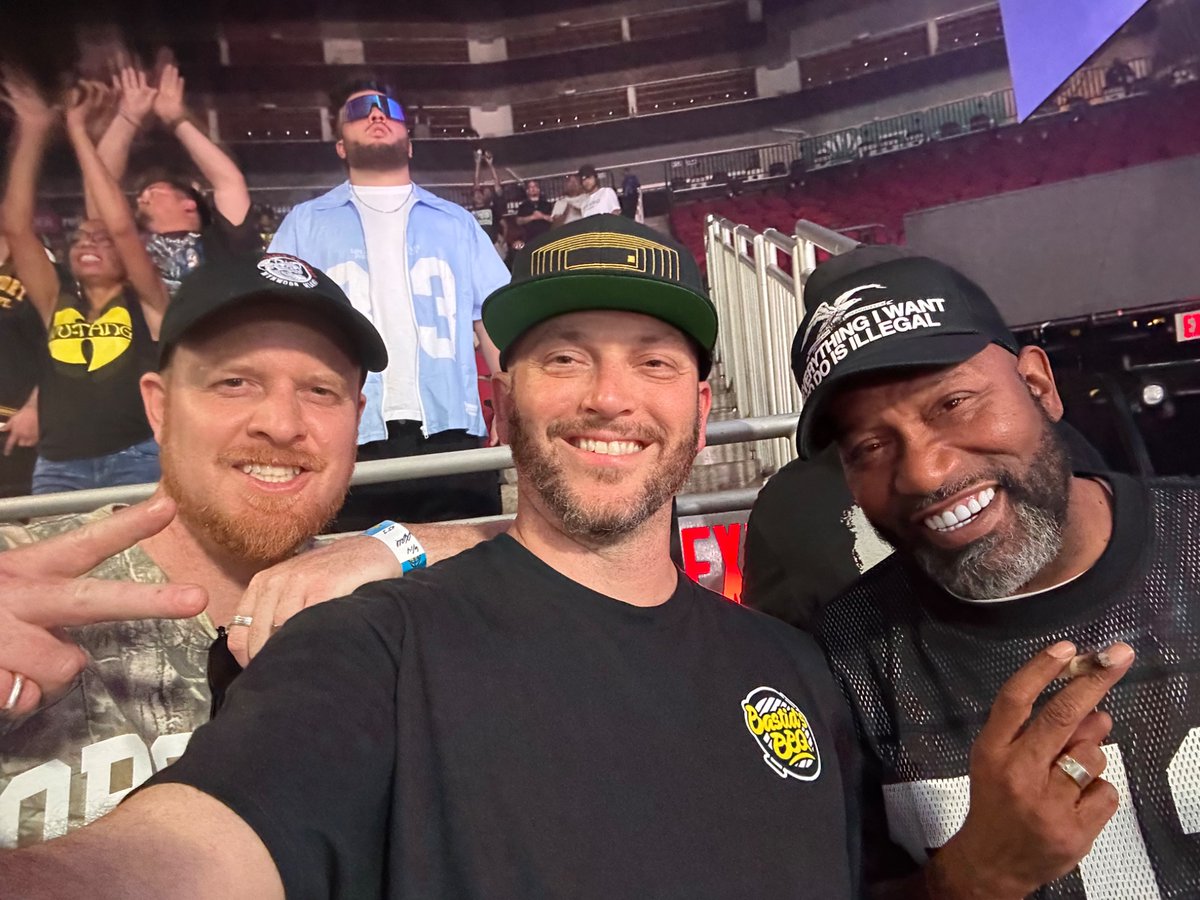djtrackstar's tweet image. Watching Wu-Tang with the Killer Bees #bun #bastid