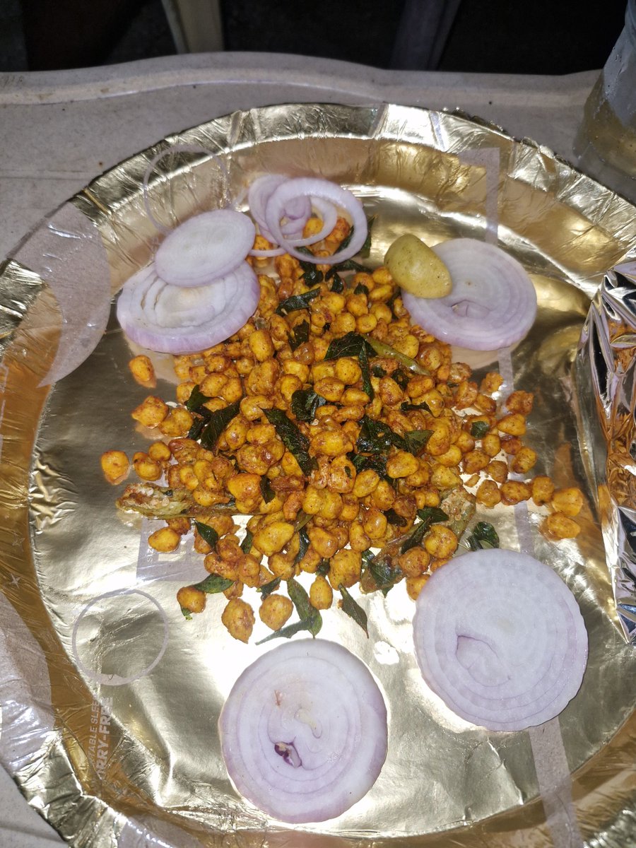 MrHyperReddy's tweet photo. అడగ్గానే అప్పు ఇచ్చేవాడు మాత్రమే ఫ్రెండ్ కాదు
వేరే రాష్ట్రం నుండి వస్తూ బాటిల్ తెచ్చి
సిట్టింగ్ పిలిచిన వాడు కూడా అసలైన ఫ్రెండే 😍
#Vat69 + Crispy Corn 🥃🍿 https://t.co/uba4R57LOz