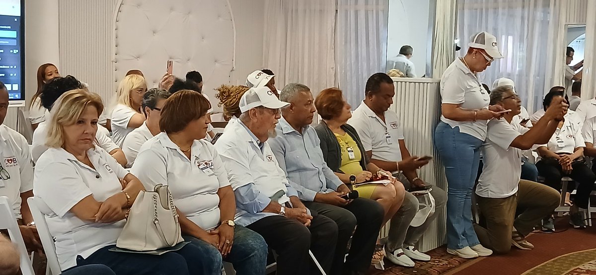 YolyClopez's tweet photo. La segunda jornada del VII Encuentro Regional de Cubanos Residentes en América Latina y el Caribe, se prestigia al contar con la presencia Delio Gómez Ochoa, Comandante del Ejército Rebelde y Héroe Nacional de República Dominicana.¡Viva #Cuba! https://t.co/RUlBpRmQzJ