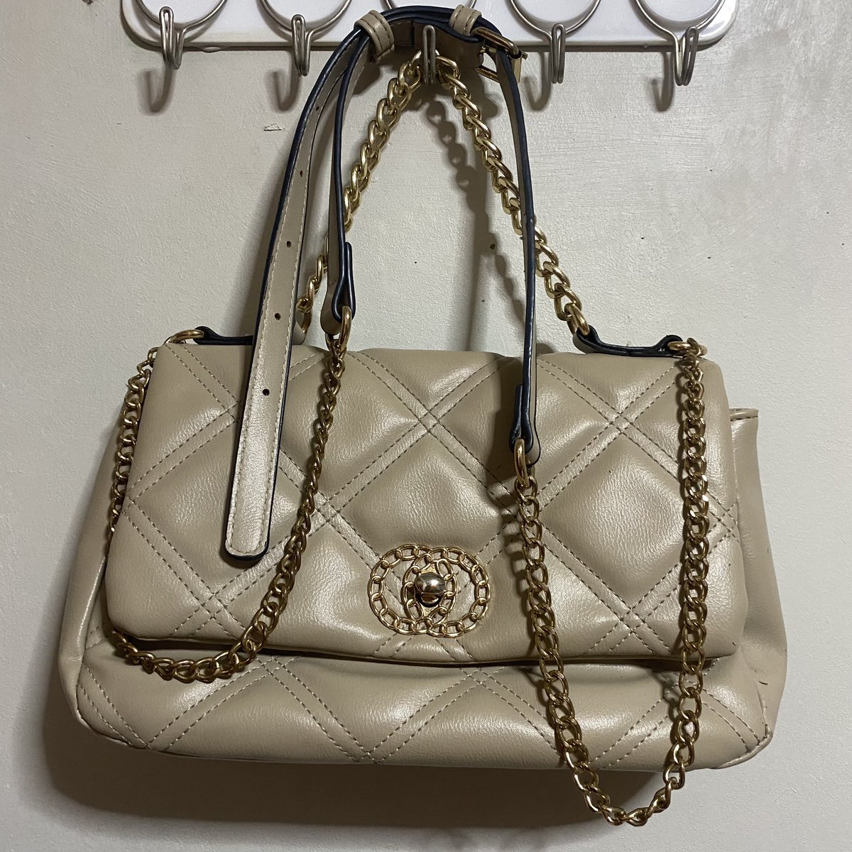 baearspace's tweet photo. wts lfb preloved ph ׂׂૢ་༘࿐

◦ 100 php + sf 
◦ mop: gcash PAYO
◦ mod: jnt
- secosana preloved (used but not abused)
- minimal issues

wts lfb wtb ph bag clothes preloved https://t.co/lxr4dXJaO9