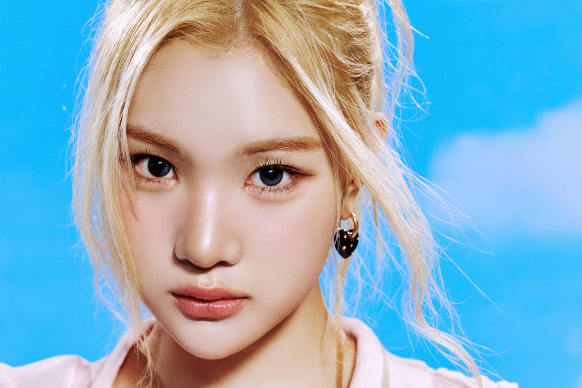 Hearts2Hearts 'STYLE' Image Teaser 1

Hearts2Hearts 【STYLE】
➫ 2025.06.18 6PM (KST)

#Hearts2Hearts #하츠투하츠 #H2H 
#JUUN #주은 
#STYLE #Hearts2Hearts_STYLE