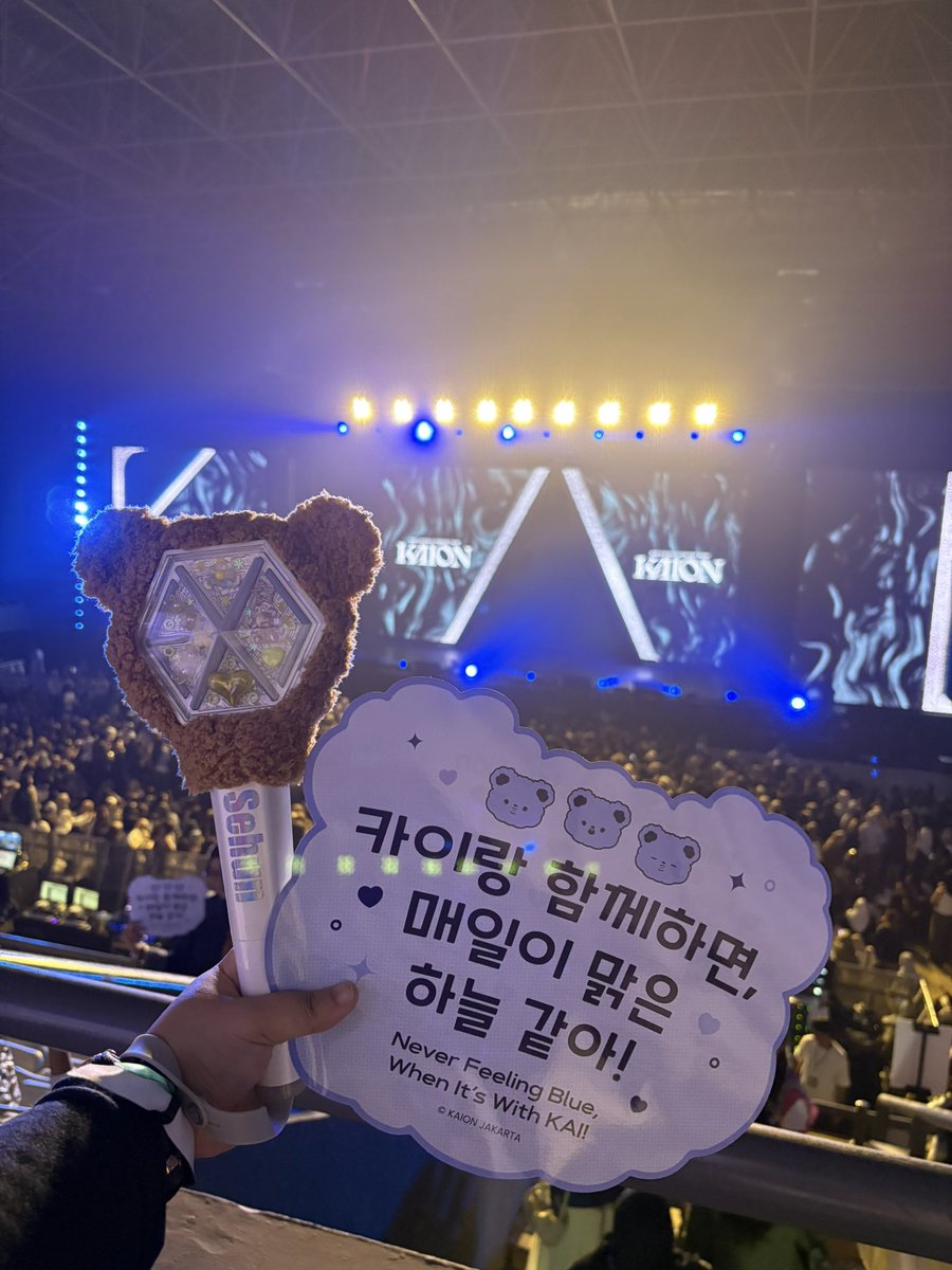 Enggi_Lee's tweet photo. Terima kasih Mas zul 🐻 next bawa semua rombongan RT nya iya 😅 ditunggu EP6nya

#KAI #카이
#EXO #엑소 #weareoneEXO
#KAION #KAL_KAION
#KAL_SOLO_CONCERT_TOUR
#2025_KAL_SOLO_CONCERT_TOUR_KAION_in_JAKARTA https://t.co/3yc2eJwqig