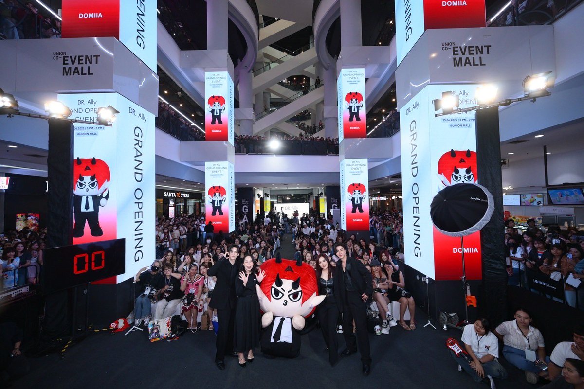 DrAllyBrand's tweet photo. สำหรับ https://t.co/aVPVowaT3x Grand Opening Event วันนี้ต้องขอขอบคุณแฟนคลับทุกท่านที่ให้การต้อนรับกันอย่างอบอุ่นนะคะ หากงานในวันนี้ผิดพลาดประการใดต้องขออภัยไว้ ณ ที่นี้ด้วยนะคะ แล้วฝากติดตามกิจกรรมต่อไปของทางแบรนด์ด้วยนะคะ 💓

#DRAllyGrandOpeningEventXBenzGarfiel
#DRallyGrandopeningxPerthSantaxDomii
#DRAllyxLYKN