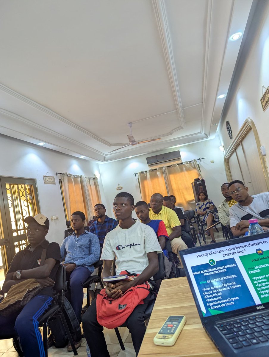 Togo_Bitcoin's tweet image. 1ere session réussie 🎉
Hier 14 juin nous avons débuté la formation avec les membres de notre Communauté et grâce au soutien de @TrezorAcademy
Un échange passionnant autour du Titre : "Pourquoi le Bitcoin"
📅 Prochaine sessions: 21 & 28 juin 2025
Infos : bit.ly/4n3IklE