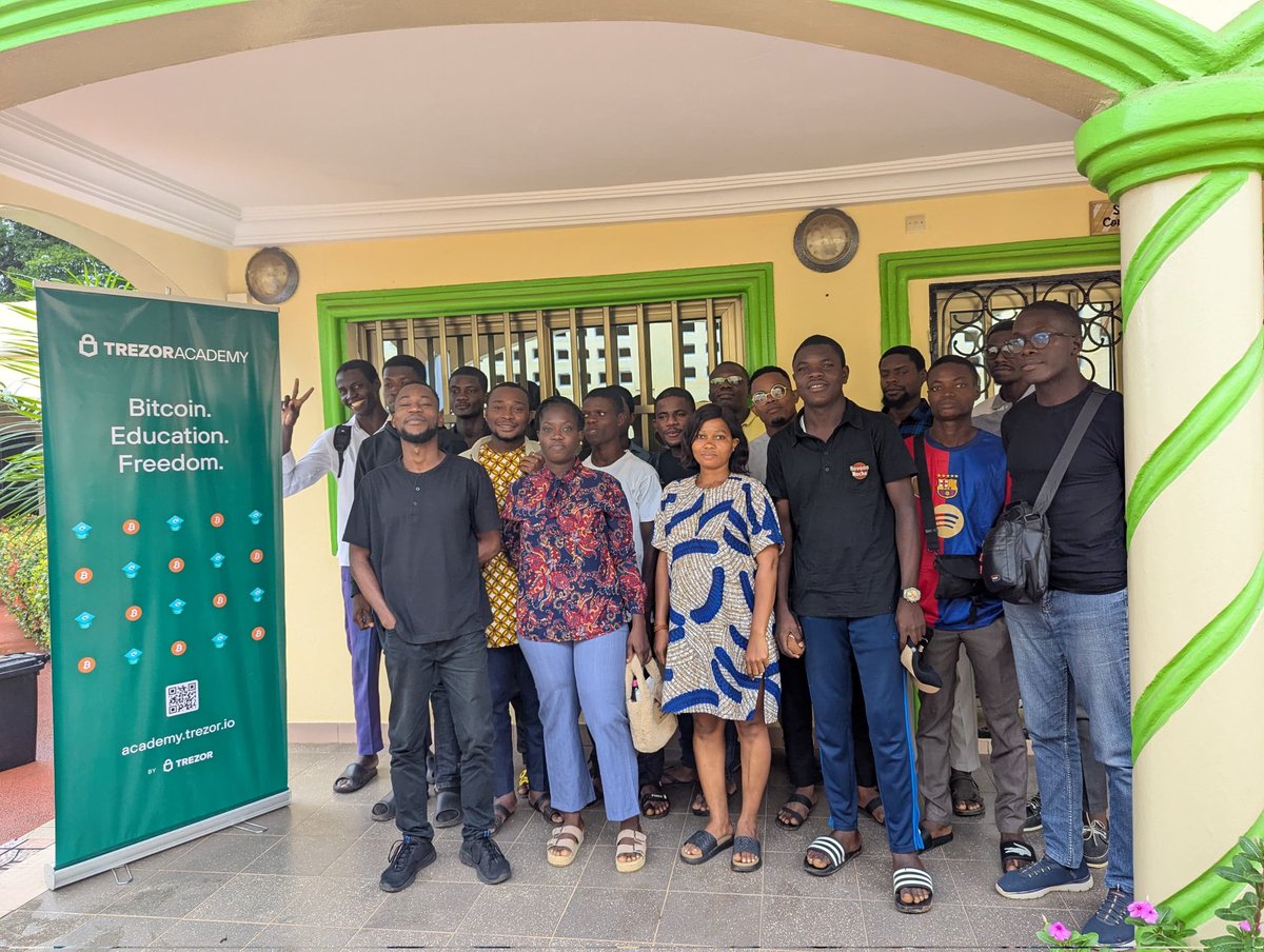 Togo_Bitcoin's tweet image. 1ere session réussie 🎉
Hier 14 juin nous avons débuté la formation avec les membres de notre Communauté et grâce au soutien de @TrezorAcademy
Un échange passionnant autour du Titre : "Pourquoi le Bitcoin"
📅 Prochaine sessions: 21 & 28 juin 2025
Infos : bit.ly/4n3IklE
