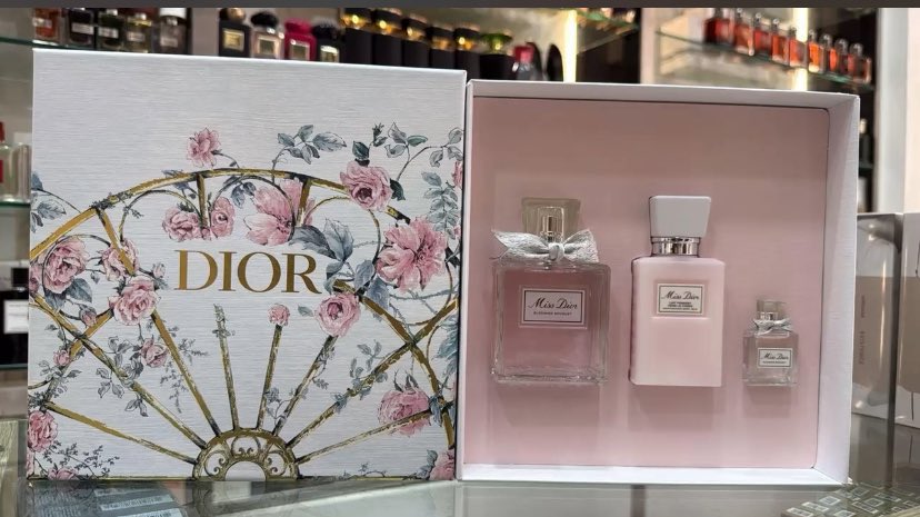 Kscentzone's tweet photo. #FathersDay perfume sets available . #perfume #longlastingscents #fypシviral #aura #fragrance https://t.co/nE95DNDc6f