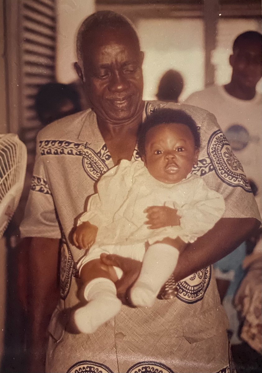 Bonne fête aux papas gâteaux, aux soigneurs de bobos, à ceux gâteux, à ceux qui ne coupent pas la parole à la table, mais qui rompent le pain à la place, à ceux qui parlent en silences, mais comprennent en profondeur, à ceux décédés, Mais vivent encore dans des cœurs décidés.💎