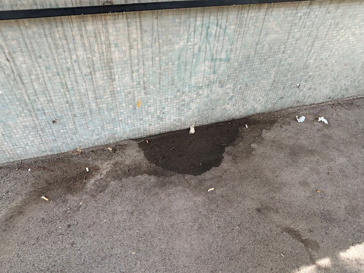 🔊 Soroll insuportable durant 3 dies seguits, amb greus que ressonaven literalment a les parets de casa nostra. 
🗑 Carrers plens de deixalles, ampolles d’alcohol i restes de festa. 
🚽 El parc de la Maquinista convertit en un WC públic. 
<a href="/rosasuri/">Rosa Suriñach</a> @mvillacendan