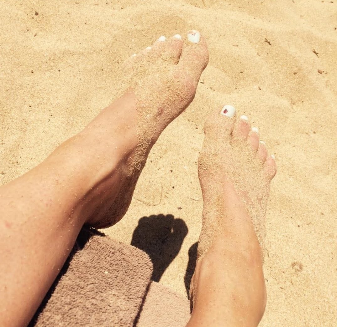 licknsuck13's tweet photo. #shawnkillinger #feet #footgoddess #prettytoes https://t.co/zHorwCtONY
