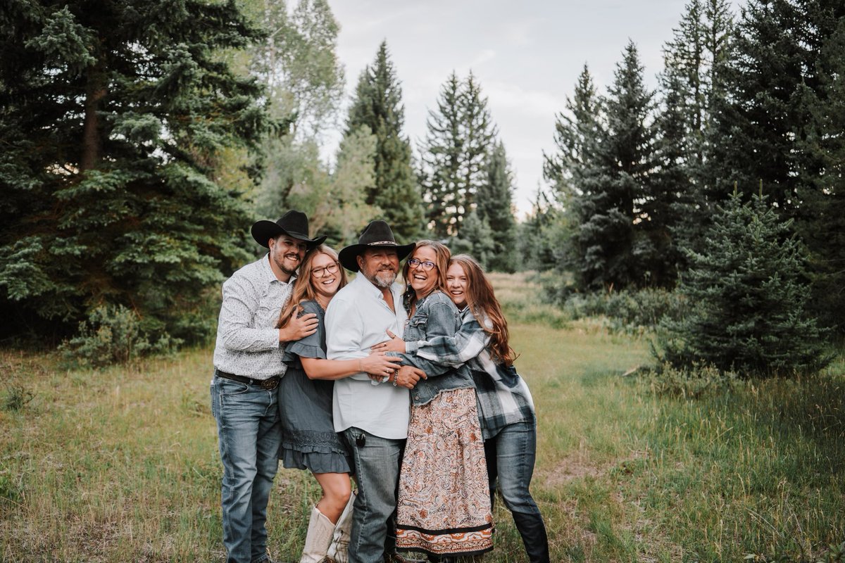 ceward510's tweet photo. Happy Father’s Day @ChadWard633 !! We love you and are thankful for you everyday. 💙 https://t.co/mCyztTOnuj