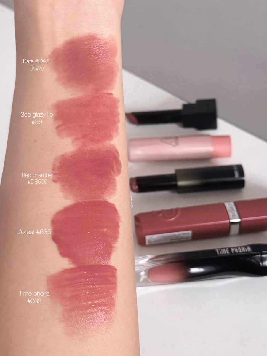โทนนี้สวยมากกก ฟิวหยิบใช้บ่อยพอๆกับ neutral tone เลย กันตุยเว่ออ

📍พิกัดแต่ละตัวคับ (ลด mid month อยู่แทบทุกตัวเลยย)

Kate สี EX-5
Shopee : s.shopee.co.th/3fruZSxMRO
Lazada : s.lazada.co.th/s.Cgprg?cc

3CE สี 36
Shopee : s.shopee.co.th/4L7bMnEsZE
Lazada : s.lazada.co.th/s.Cgpvo?cc

Red