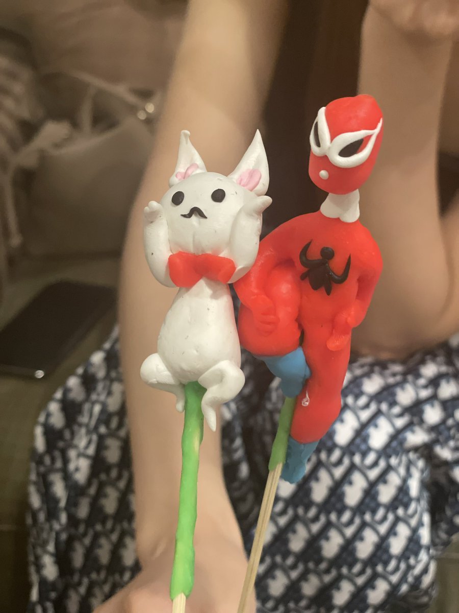 miu100417's tweet photo. 本当に笑える話があるんだよ。😂
有名になりたがっている人って、決まって“有名なんて必要としていない人”に付きまとってくるよね。少しは自尊心を持ったらどう？
バーで働く女の子たちって、どうしても私の周りでお客さんを探したがるみたいだけど、何のため？私、別に有名でもなんでもないのにね。

私はバーの仕事を見下しているわけではありません。
でも、どうかその業界を“清く”保ってください。あなたたちの汚れたやり方で、私を巻き込まないで。
そんなの、あまりにも安っぽいです。🤲🏻
